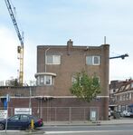 De panden stonden temidden van het bouwgeweld te wachten op restauratie.
<br/>
Richard Keijzer, 2015-10-05